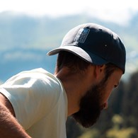 URGE czapka z daszkiem grafitowa